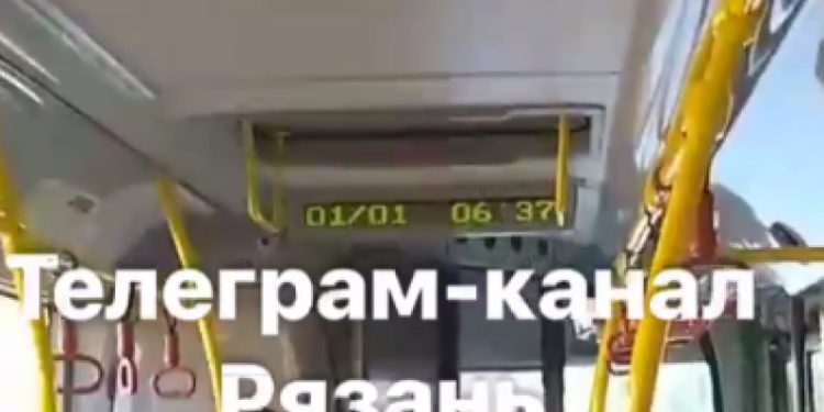 В рязанских автобусах перестали показывать на табло температуру в салоне В рязанских автобусах перестали показывать на табло температуру в салоне