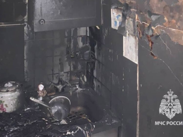 Причиной пожара в многоэтажке на улице Бирюзова стала неисправность холодильника