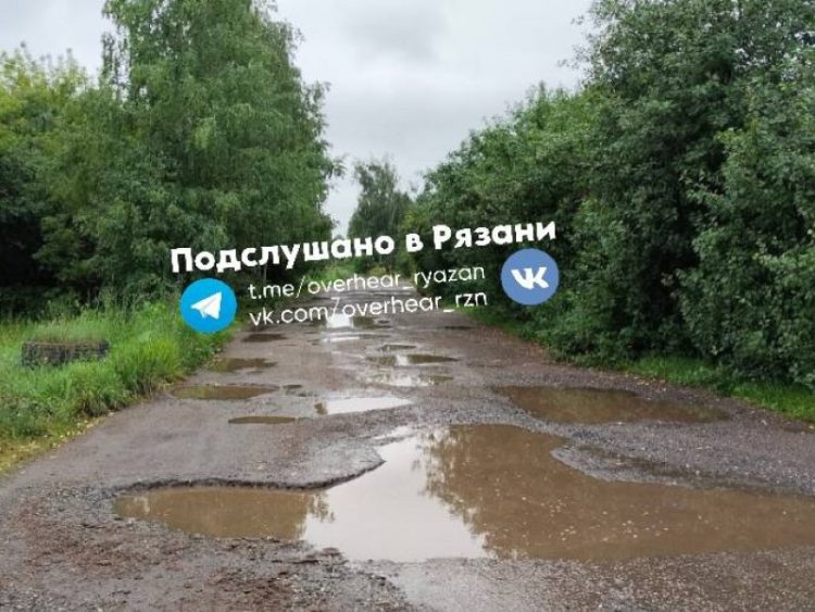 Рязанка пожаловалась на таксистов, отказывающихся приезжать в Дягилево из-за ям на дороге