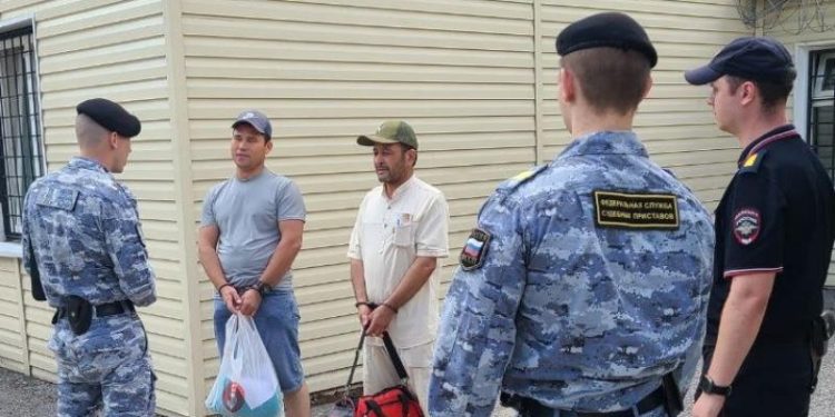 Рязанские полицейские выдворили из России двух мигрантов-нарушителей