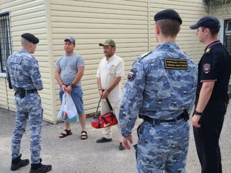 Рязанские полицейские выдворили из России двух мигрантов-нарушителей