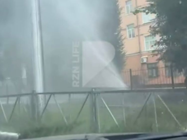 У рязанской школы №3 засняли "фонтан"