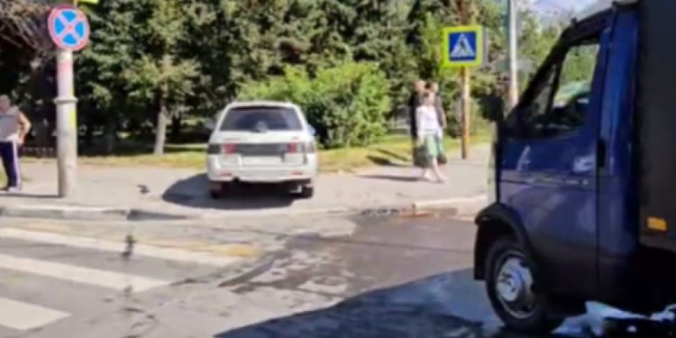 На улице Горького столкнулись ГАЗель и легковушка