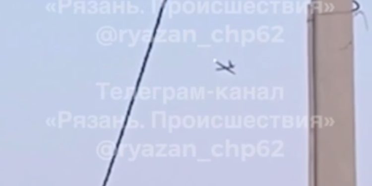 Под Рязанью в небе засняли беспилотник