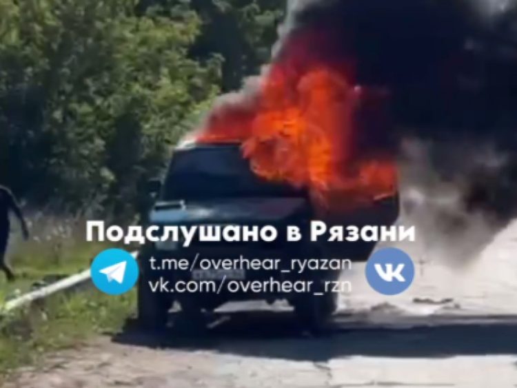 В Михайловском районе загорелся внедорожник