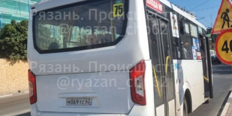 Горожане пожаловались на опасную в рязанской маршрутке №75 Горожане пожаловались на опасную в рязанской маршрутке №75