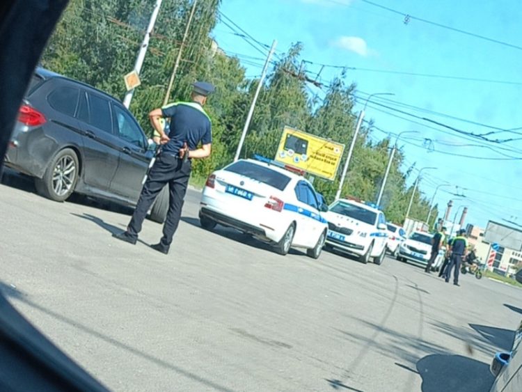 21 августа на улице Зубковой засняли патрульные машины