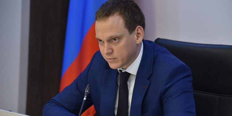 Малков остался недоволен уборкой листвы на тротуарах Рязани