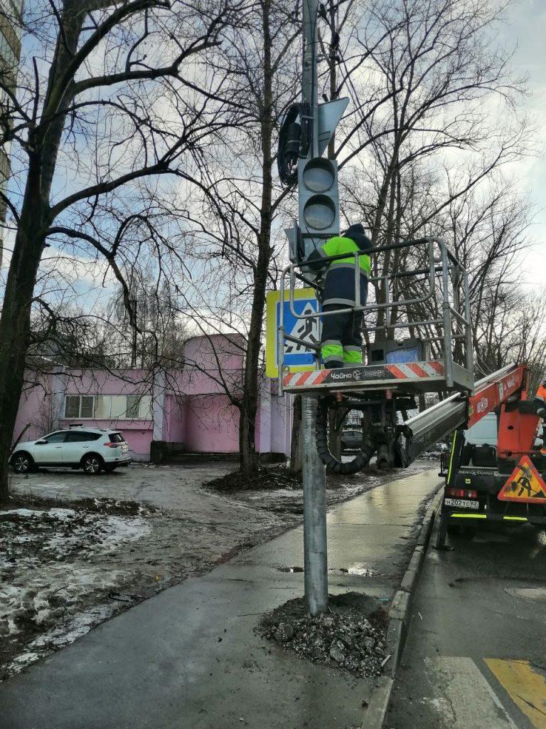 В Рязани на пересечении улиц 9-я Линия и Ленинского Комсомола устанавливают светофоры