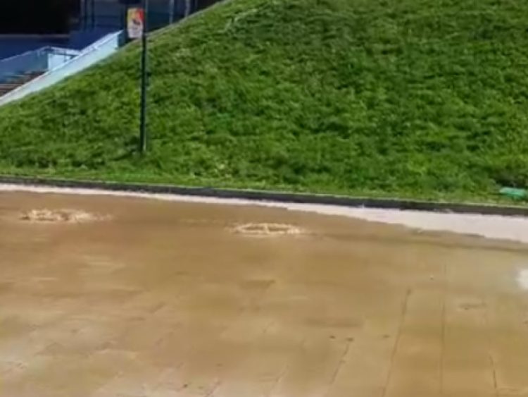 На рязанском Лыбедском бульваре прорвало канализацию