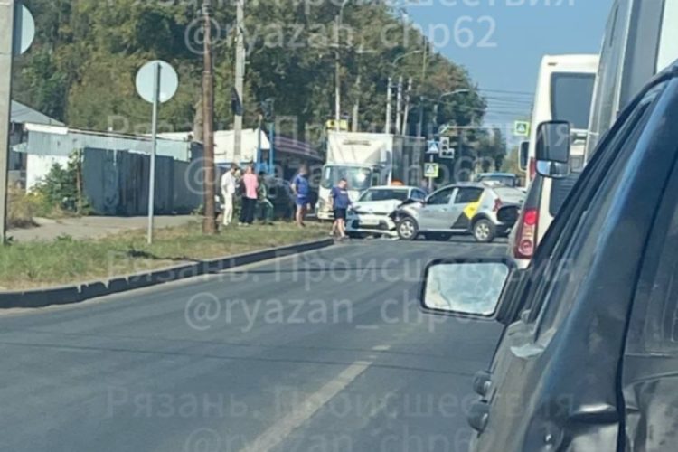 17 сентября на въезде в Рязань из-за ДТП собралась огромная пробка