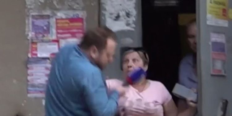 Родственники рязанца, которого хотели продать на органы в 5 лет, напали на журналистов