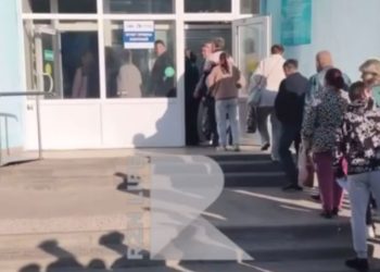 Рязанцы засняли огромную очередь в КВЦ 24 сентября Рязанцы засняли огромную очередь в КВЦ 24 сентября