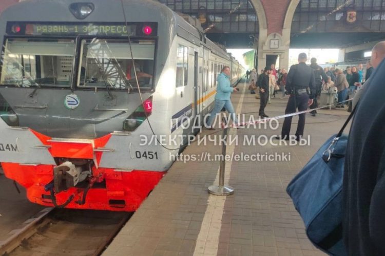 Из-за обрыва контактного провода электропоезда "Москва-Рязань" частично отменены