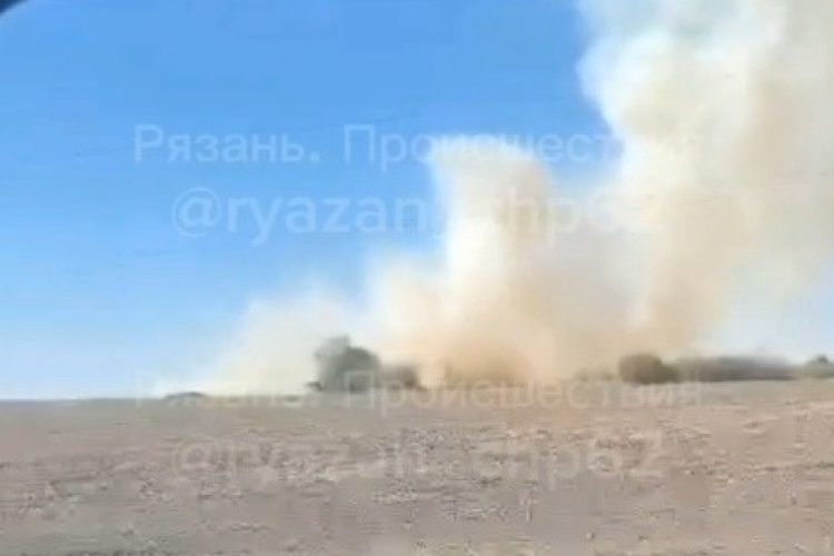 В Скопинском районе заметили дым в поле