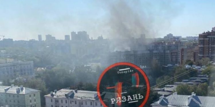 Рязанцы засняли в районе «Прио-Лэнда» столб черного дыма