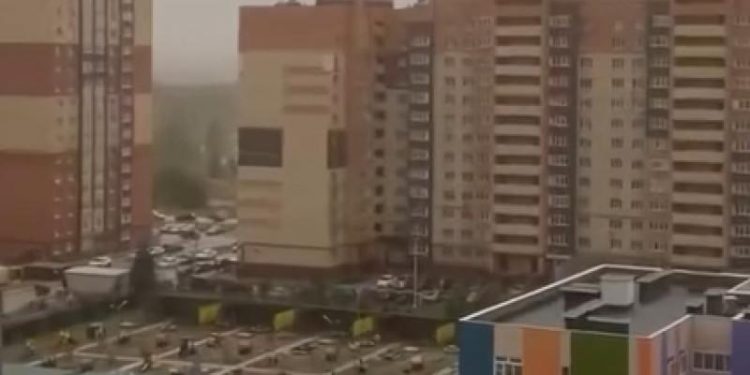 27 сентября рязанцы засняли в городе песчаную бурю