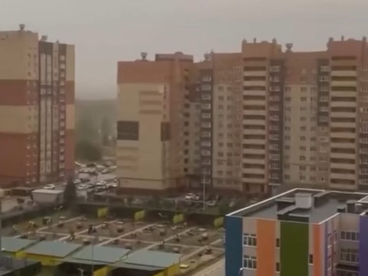 27 сентября рязанцы засняли в городе песчаную бурю