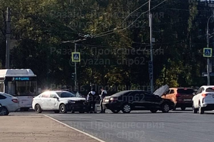 На Московском шоссе 1 октября столкнулись две легковушки