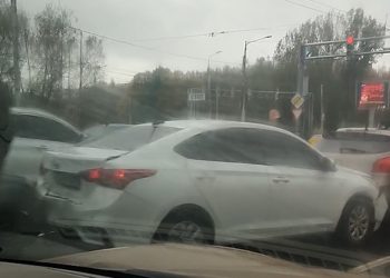 В Рязани около Приокского путепровода столкнулись 6 автомобилей