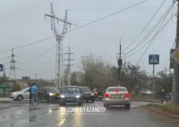На улице Западной столкнулись две легковушки