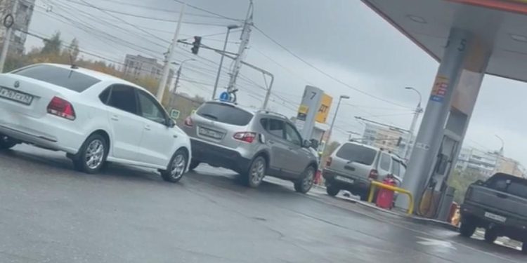 16 октября в Рязани на остановке «Роснефть» образовалась пробка