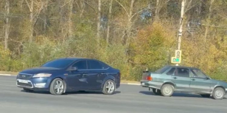 Около рязанского ТРЦ «Премьер» столкнулись две легковушки