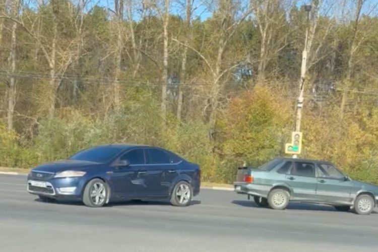 Около рязанского ТРЦ "Премьер" столкнулись две легковушки