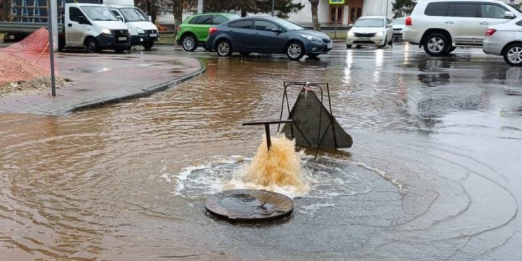 В центре Рязани 1 ноября забил оранжевый фонтан