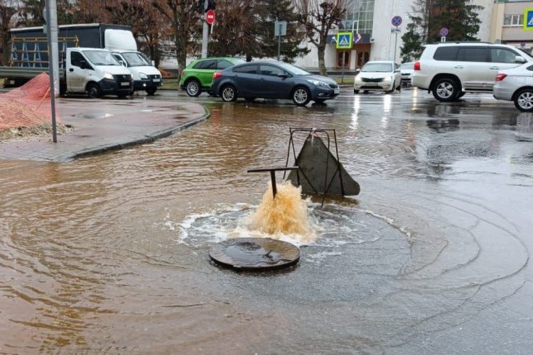 В центре Рязани 1 ноября забил оранжевый фонтан