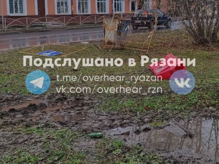 25 ноября на улице Братиславской прорвало канализацию