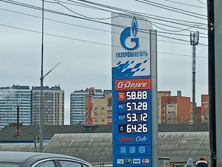 Рязанские водители снова пожаловались на очередной рост цен на бензин