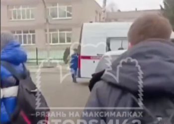 Из рязанской школы №55 ученика увезли на машине скорой помощи