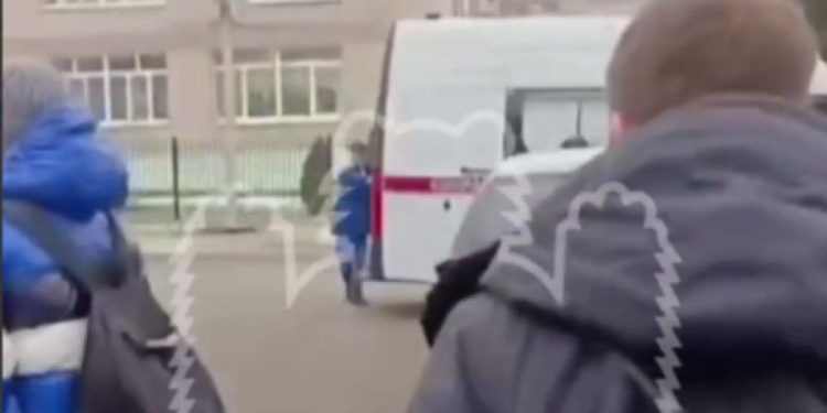Из рязанской школы №55 ученика увезли на машине скорой помощи