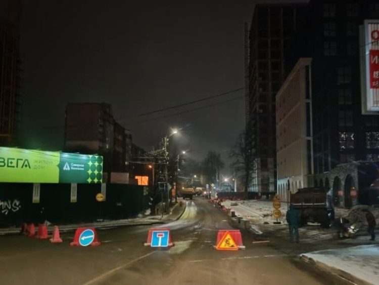 На улице Татарской перекрыли движение транспорта