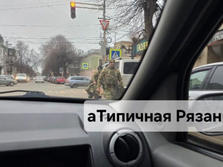 4 декабря на улице Вознесенской засняли силовиков