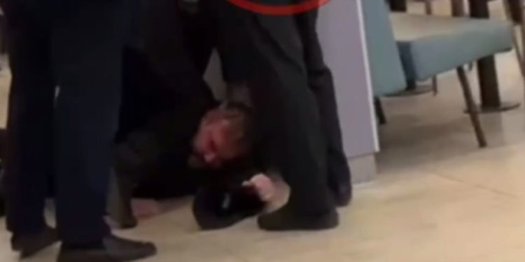 Рязанские росгардейцы отреагировали на ситуацию с мужчиной, пойманного охранниками в ТРЦ