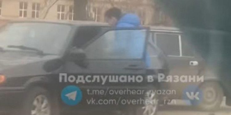 На улице Халтурина столкнулись две легковушки