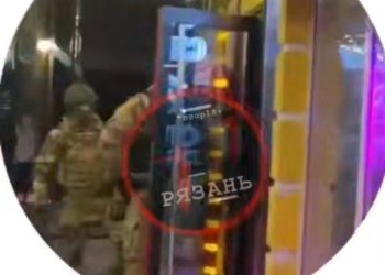 В ночь на 8 декабря на улице Почтовой засняли ОМОН