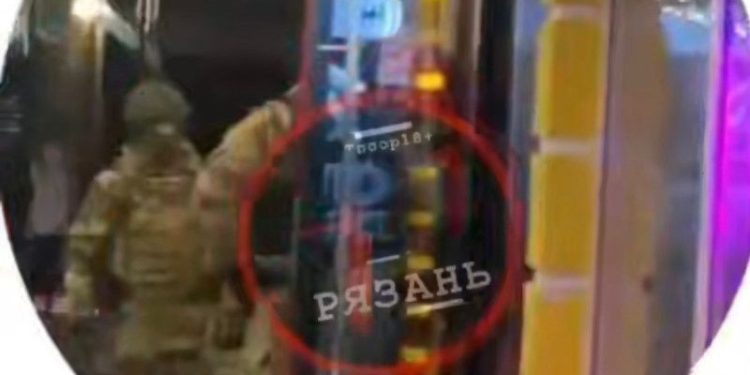 В ночь на 8 декабря на улице Почтовой засняли ОМОН