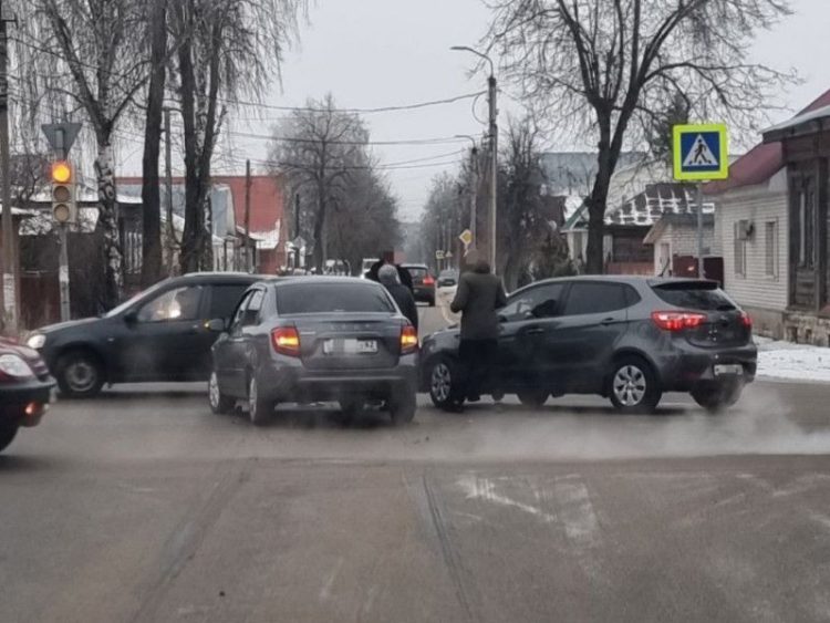 В рязанском Касимове столкнулись две легковушки