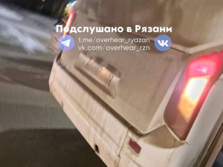 Водитель рязанской маршрутки №50 обматерил пассажиров и выгнал на мороз детей