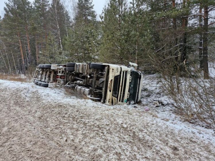 В Касимовском районе грузовик улетел в кювет