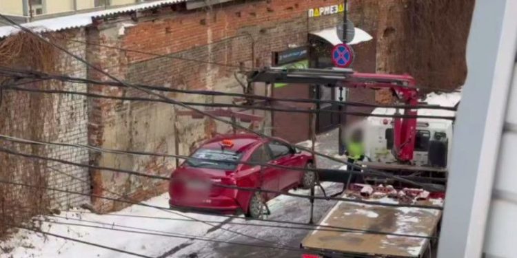 Около рязанского ТРЦ «Малина» эвакуировали автомобили 18 декабря