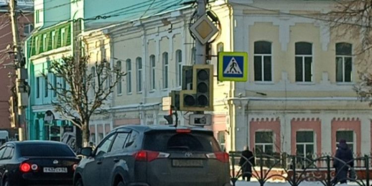 Рязанские водители сообщили о неработающем светофоре на Первомайском проспекте