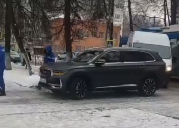 ГАИ проверит информацию об автомобиле, перегородившем дорогу скорой помощи в Рязани