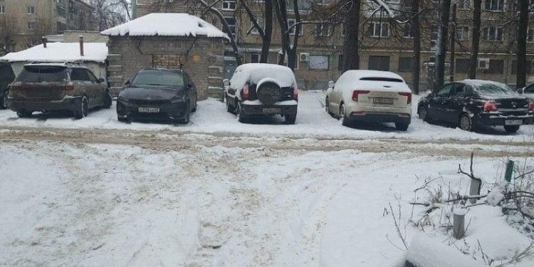 Горожане пожаловались на некачественную уборку снега в центре Рязани