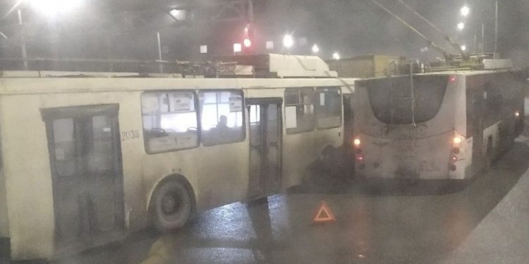 В Рязани на улице Шабулина столкнулись два троллейбуса