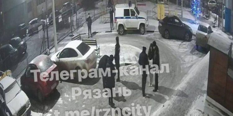 На Касимовском шоссе во время ссоры рязанка ранила мужчину в шею На Касимовском шоссе во время ссоры рязанка ранила мужчину в шею