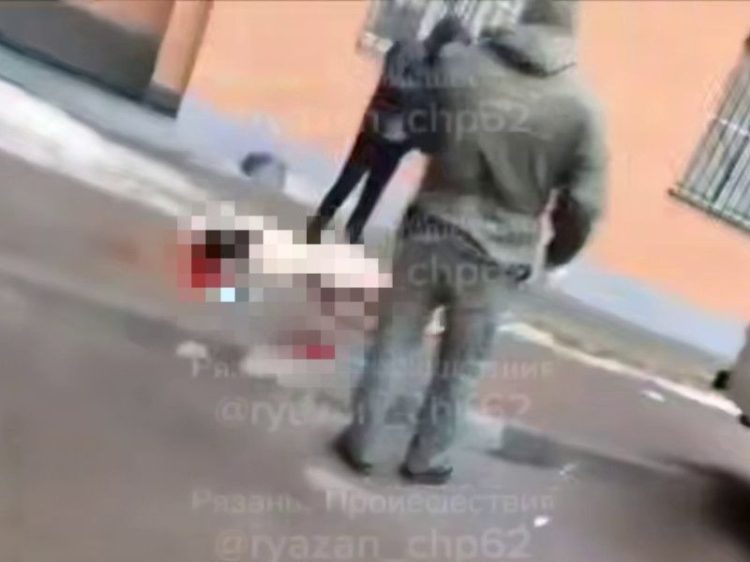 В Сети появились кадры с места выпадения из окна 14-летней рязанки